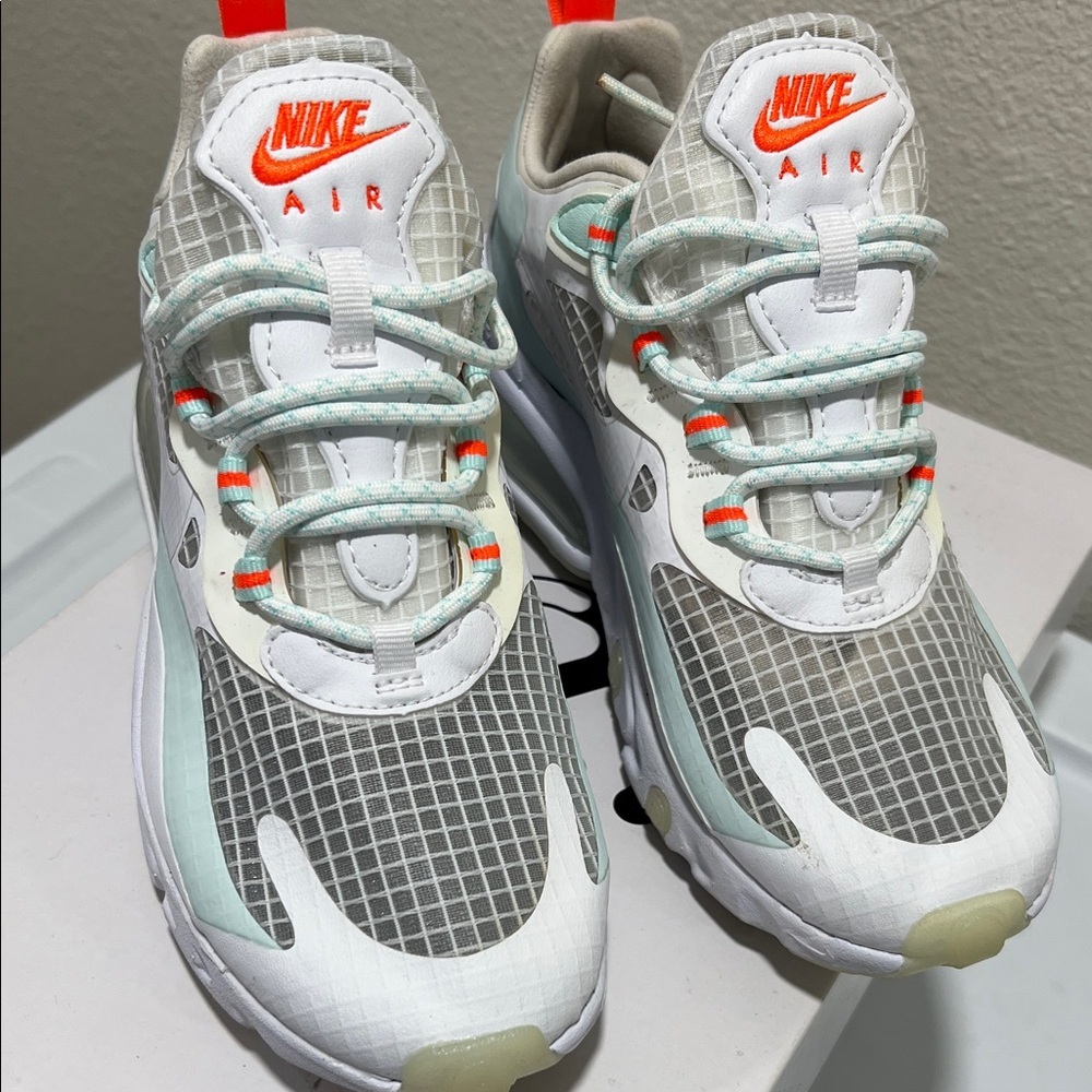 NEW-Nike W Air Max 270 React SE (Women's) size 6 - Picture 3 of 9